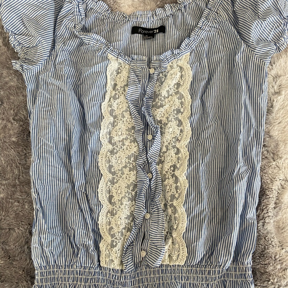 🤍 Forever 21 Woven Blue & White Top 🤍NWT!